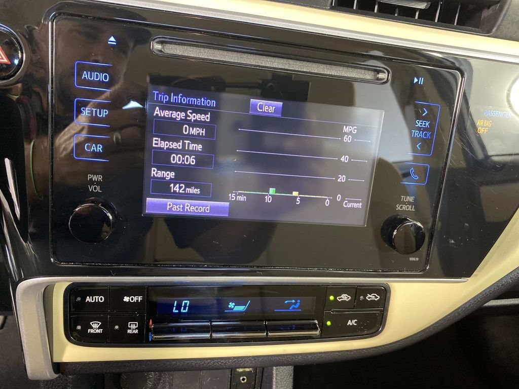 Used 2018 Toyota Corolla LE FWD image 21