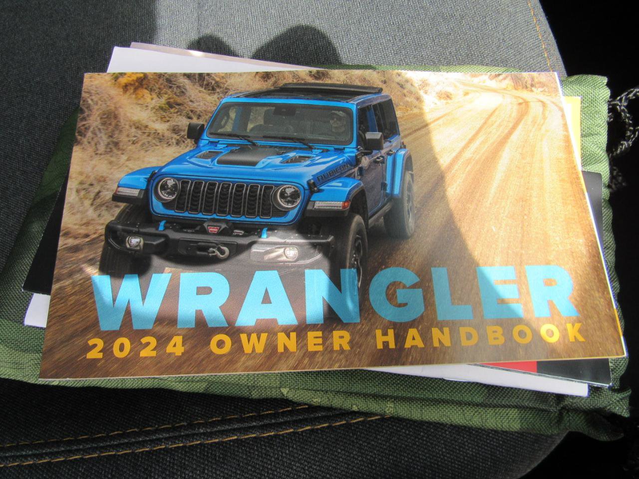 Used 2024 Jeep Wrangler Unlimited Sahara w/ Technology Group AWD/4WD image 33