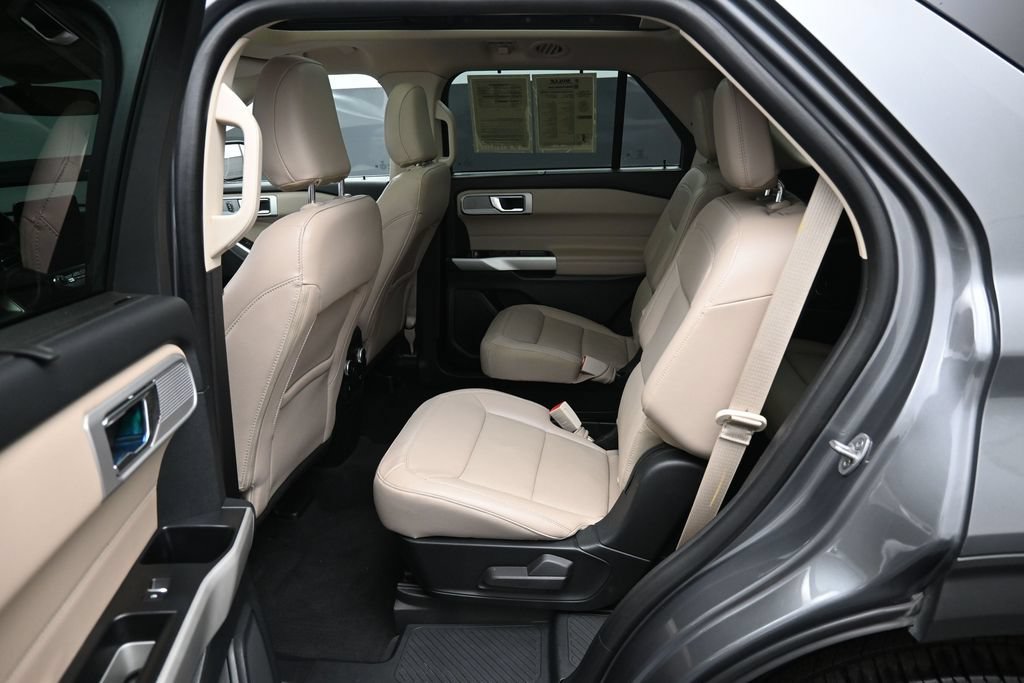 Used 2022 Ford Explorer Limited w/ Equipment Group 301A AWD/4WD image 30