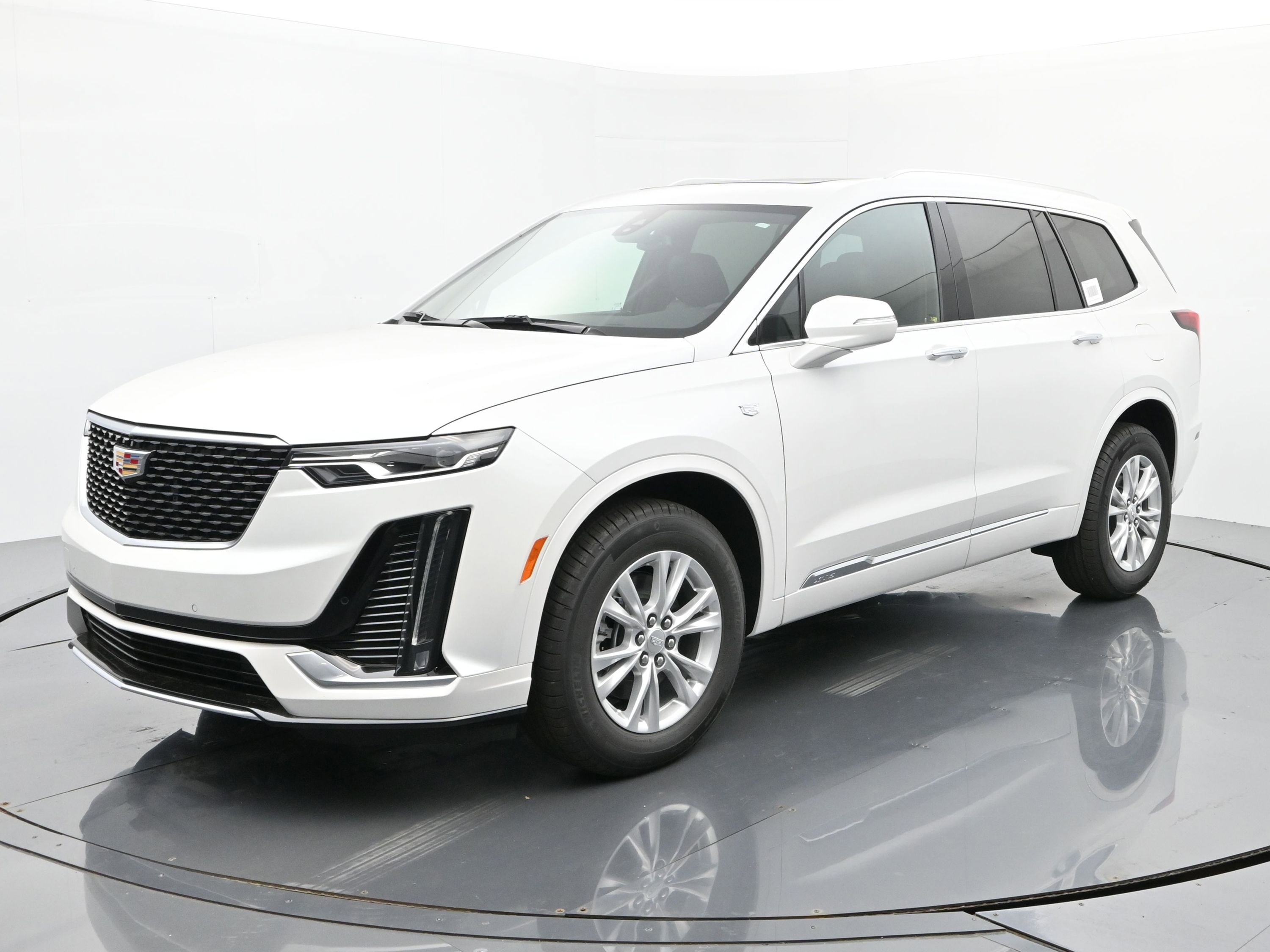 New 2025 Cadillac XT6 Luxury