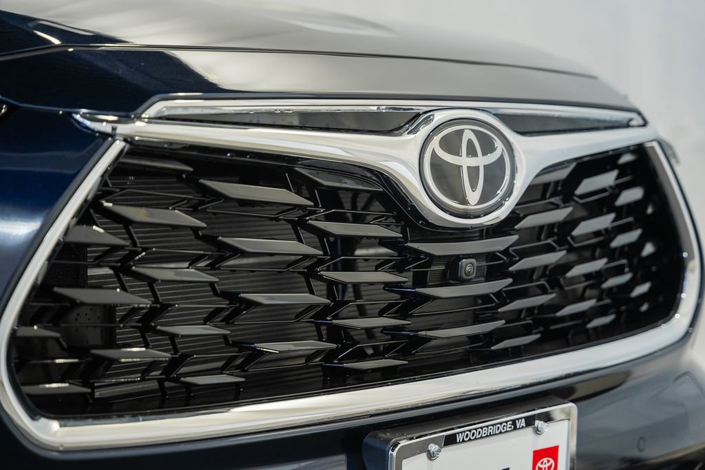 New 2026 Toyota Highlander Platinum image 12