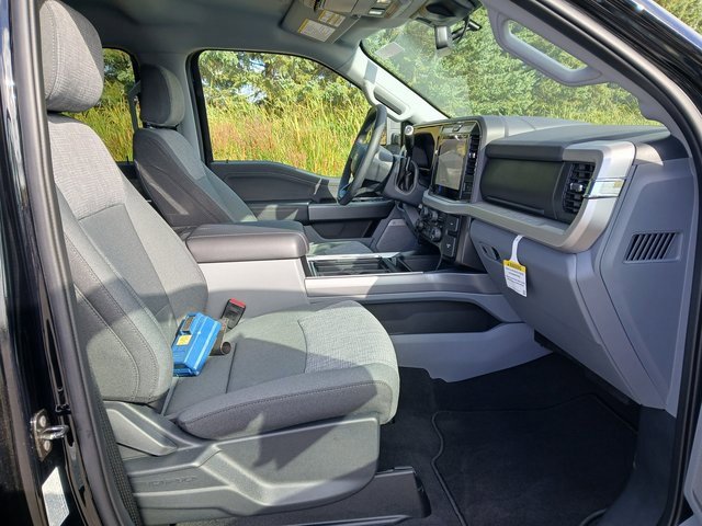 New 2025 Ford F250 XLT w/ Black Appearance Package image 29