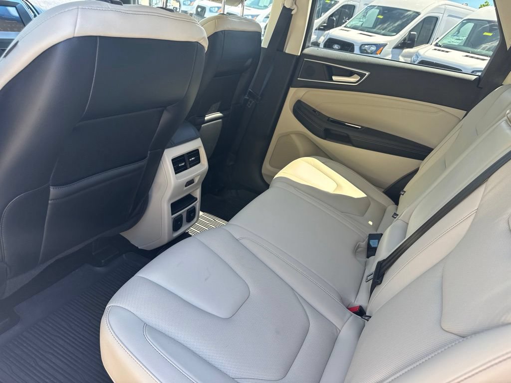 Used 2018 Ford Edge Titanium w/ Equipment Group 301A AWD/4WD image 11
