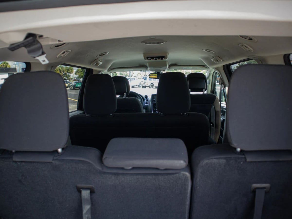 Used 2019 Dodge Grand Caravan SE w/ UConnect Hands-Free Group FWD image 8