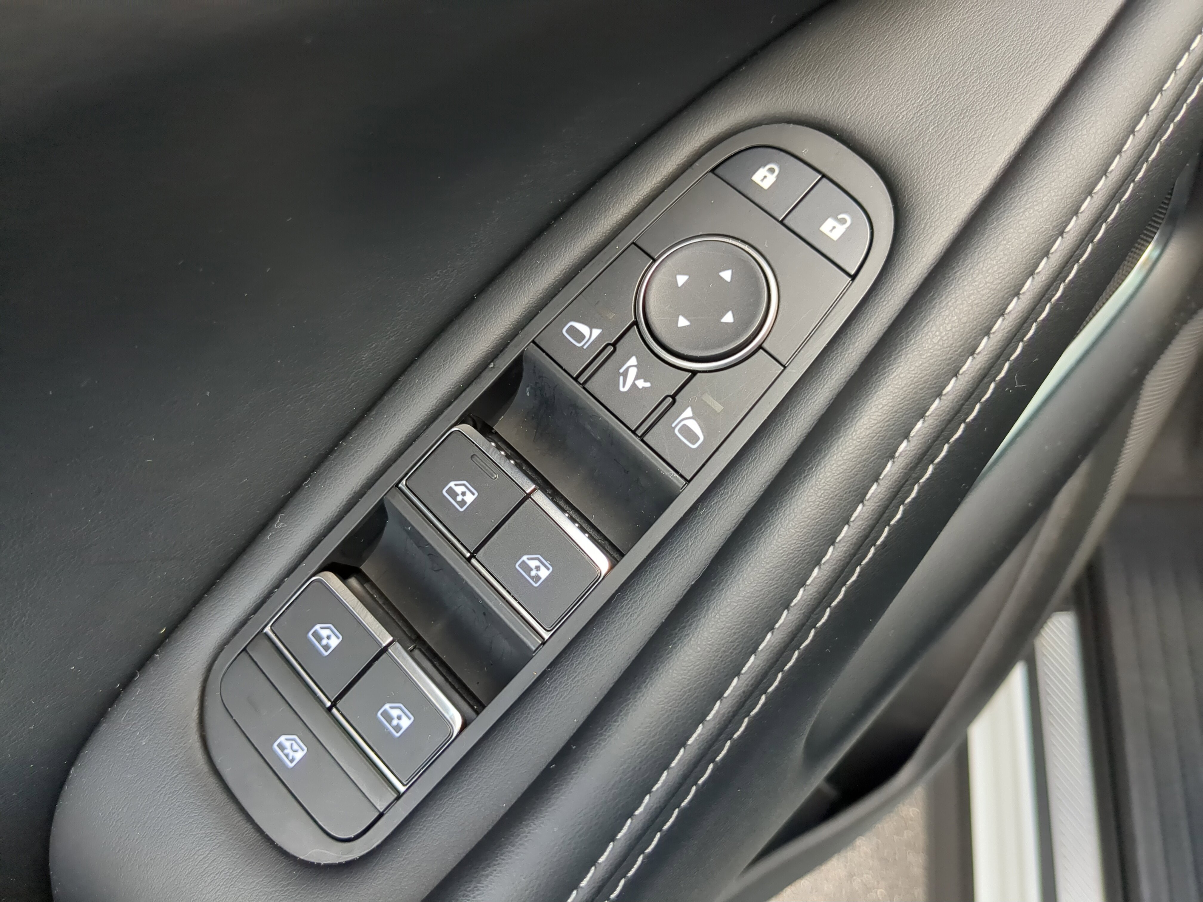 Used 2026 INFINITI QX60 Luxe w/ Cargo Package image 17