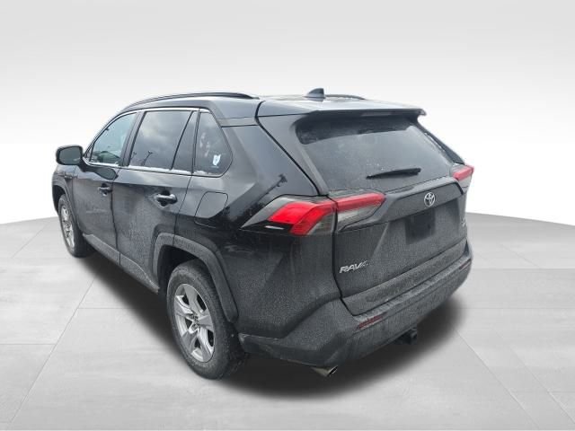 Used 2021 Toyota RAV4 XLE w/ Convenience Package image 4