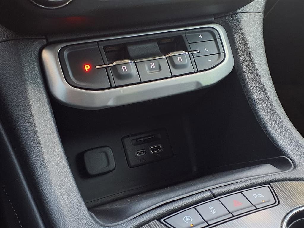 Used 2022 GMC Acadia SLT w/ Elevation Edition FWD image 13