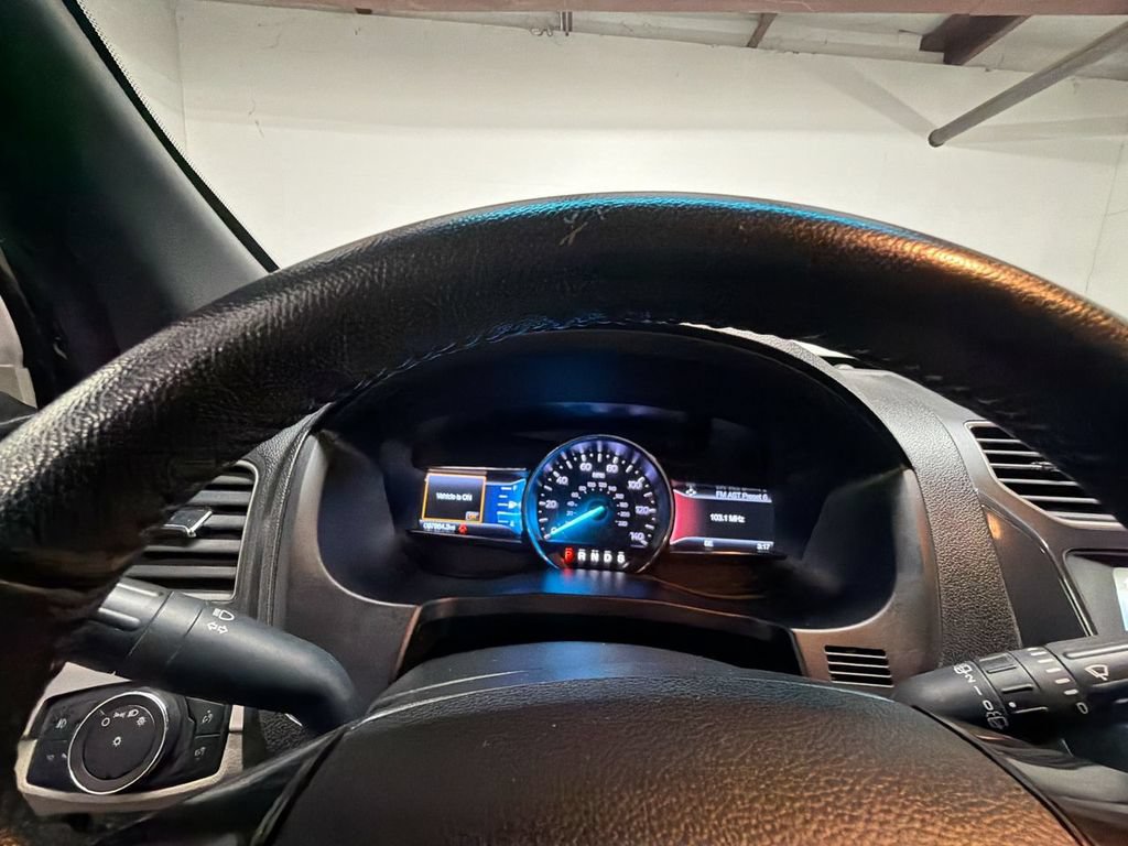 Used 2019 Ford Explorer XLT w/ Equipment Group 202A FWD image 11