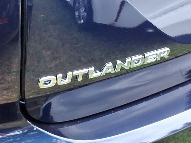 New 2025 Mitsubishi Outlander SE image 17