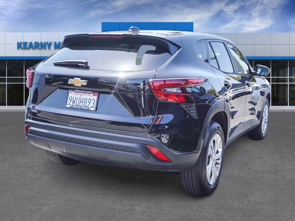 Used 2026 Chevrolet Trax LS FWD image 6