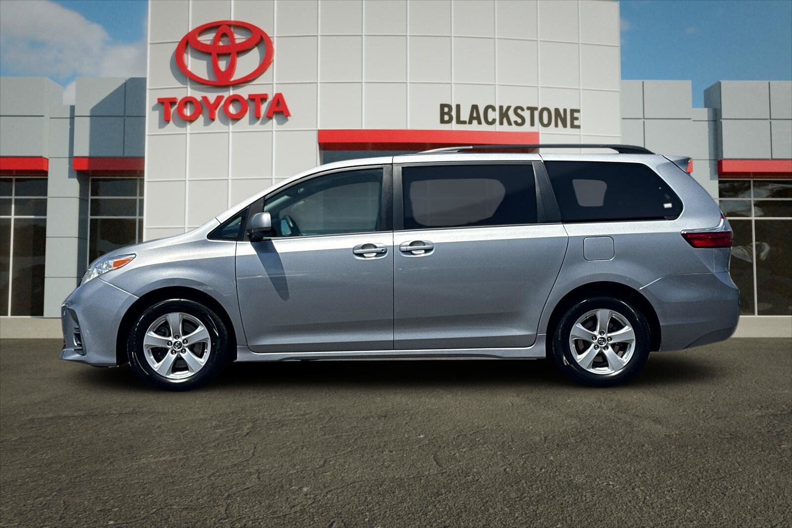 Certified 2018 Toyota Sienna LE FWD image 6