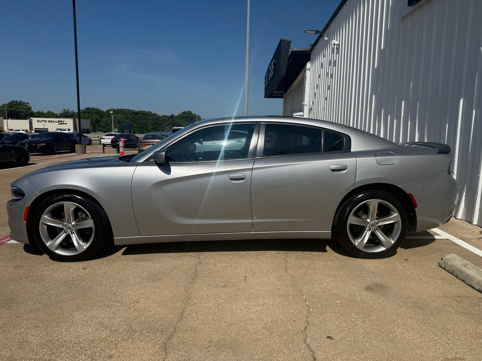 Used 2018 Dodge Charger R/T RWD image 3
