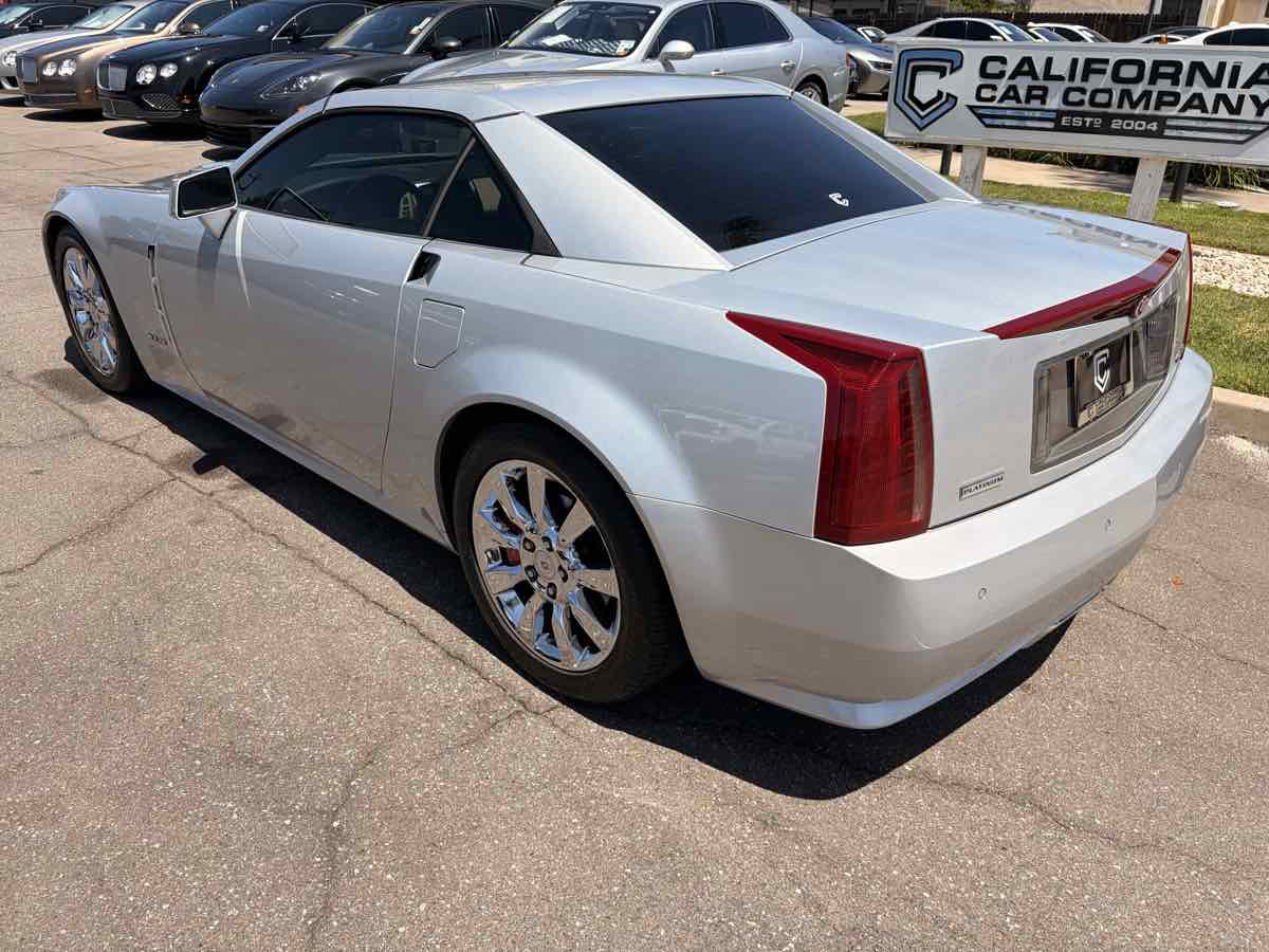 Used 2009 Cadillac XLR RWD image 14