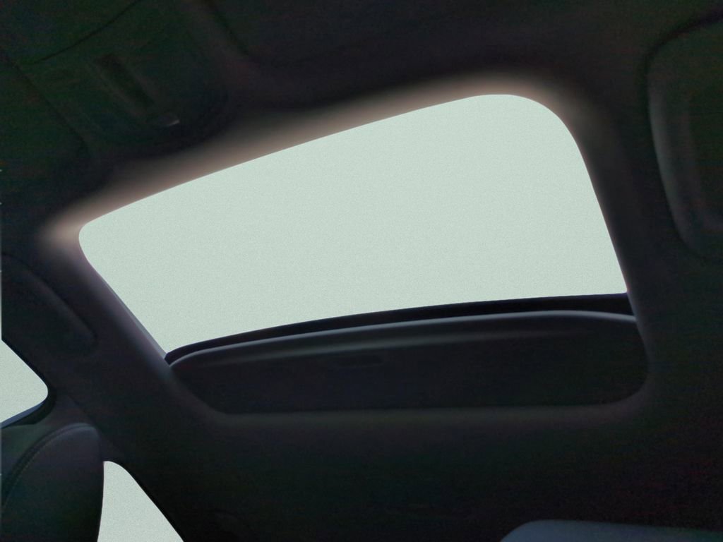 Certified 2021 Hyundai Kona Limited w/ Cargo Package image 11