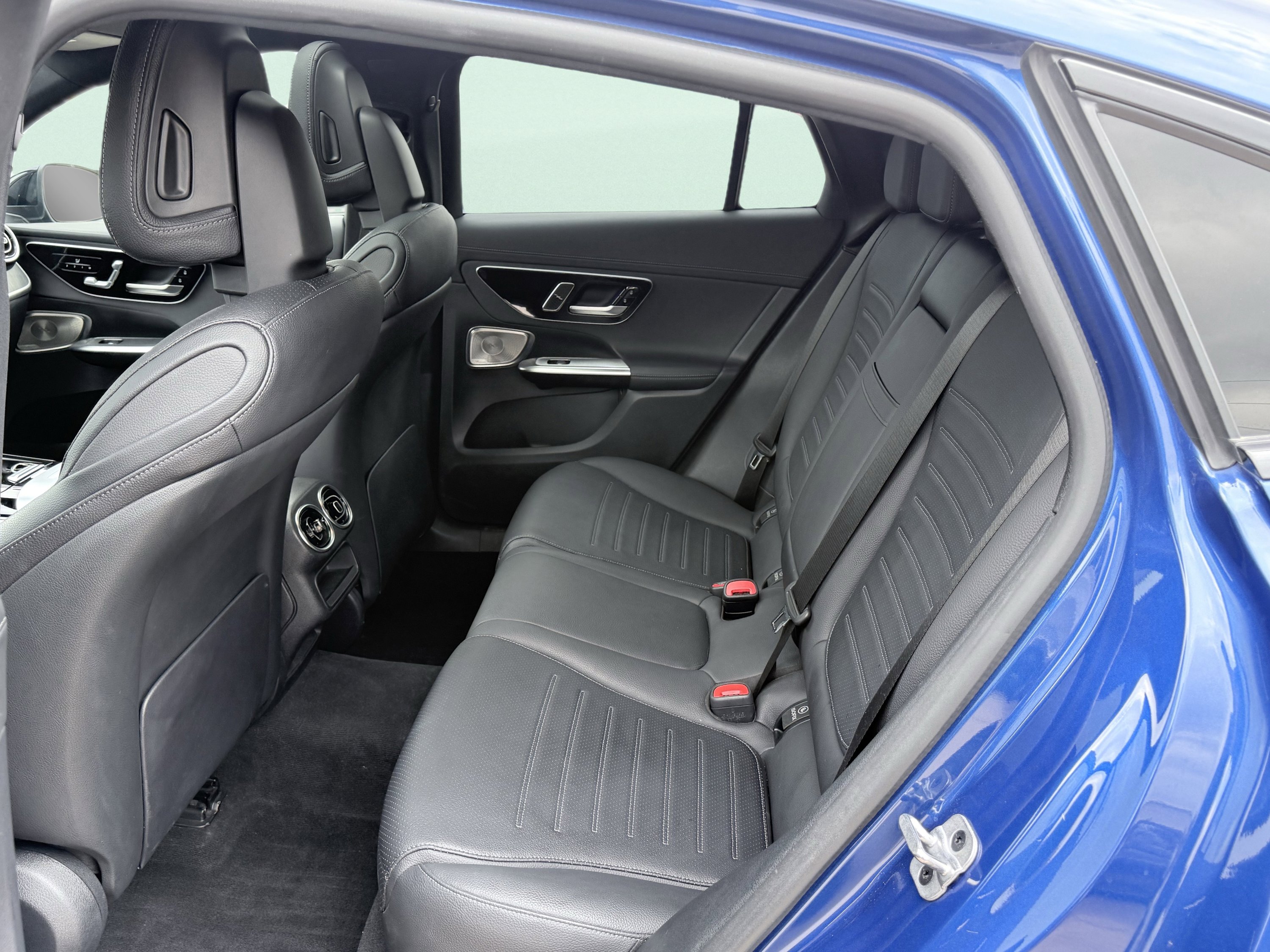 Used 2024 Mercedes-Benz GLC 300 4MATIC w/ AMG Line image 34