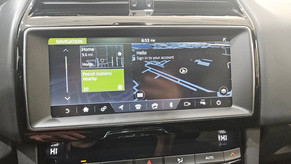 Used 2020 Jaguar F-PACE Premium image 36