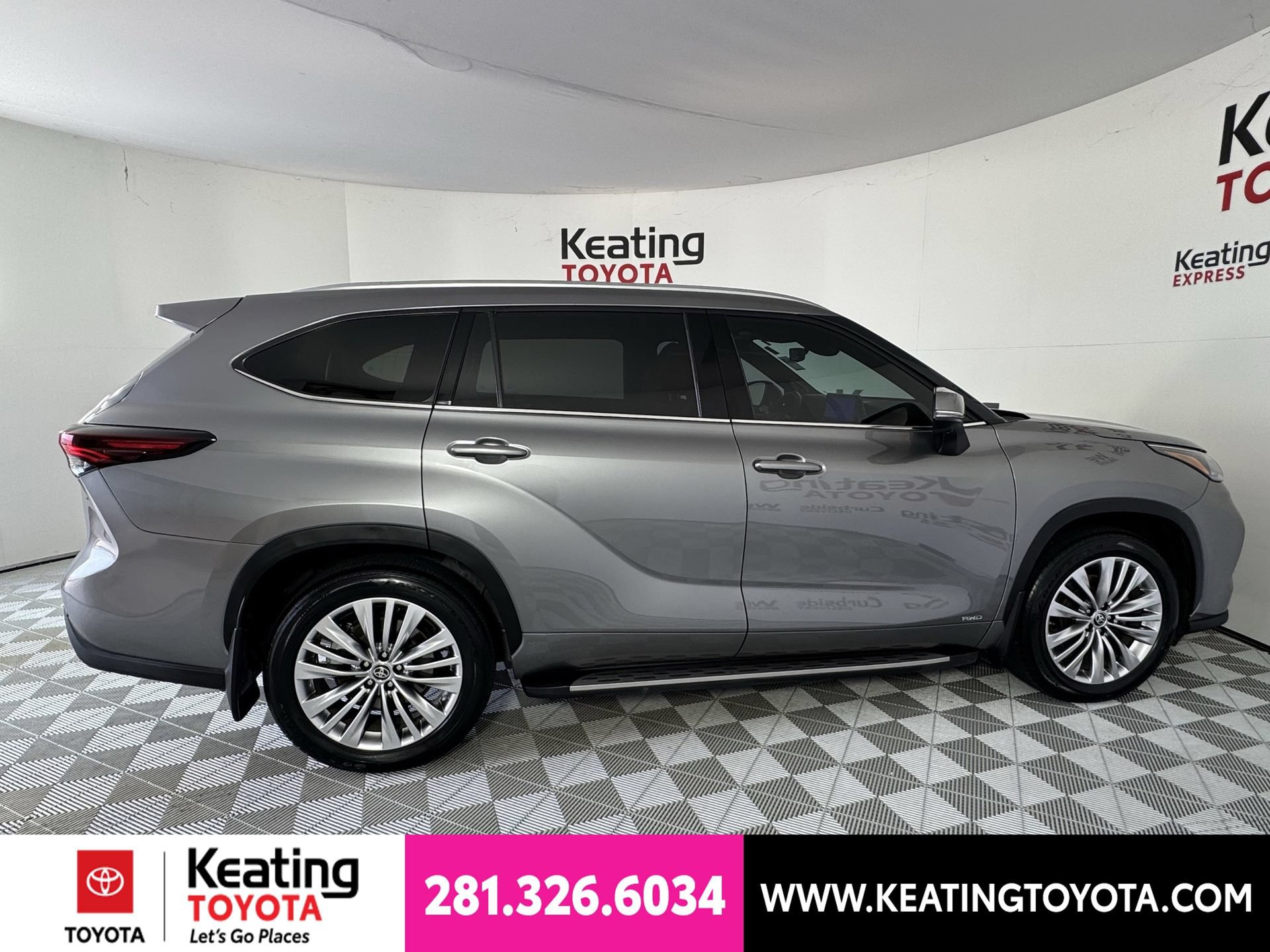 Certified 2025 Toyota Highlander Platinum AWD/4WD image 5