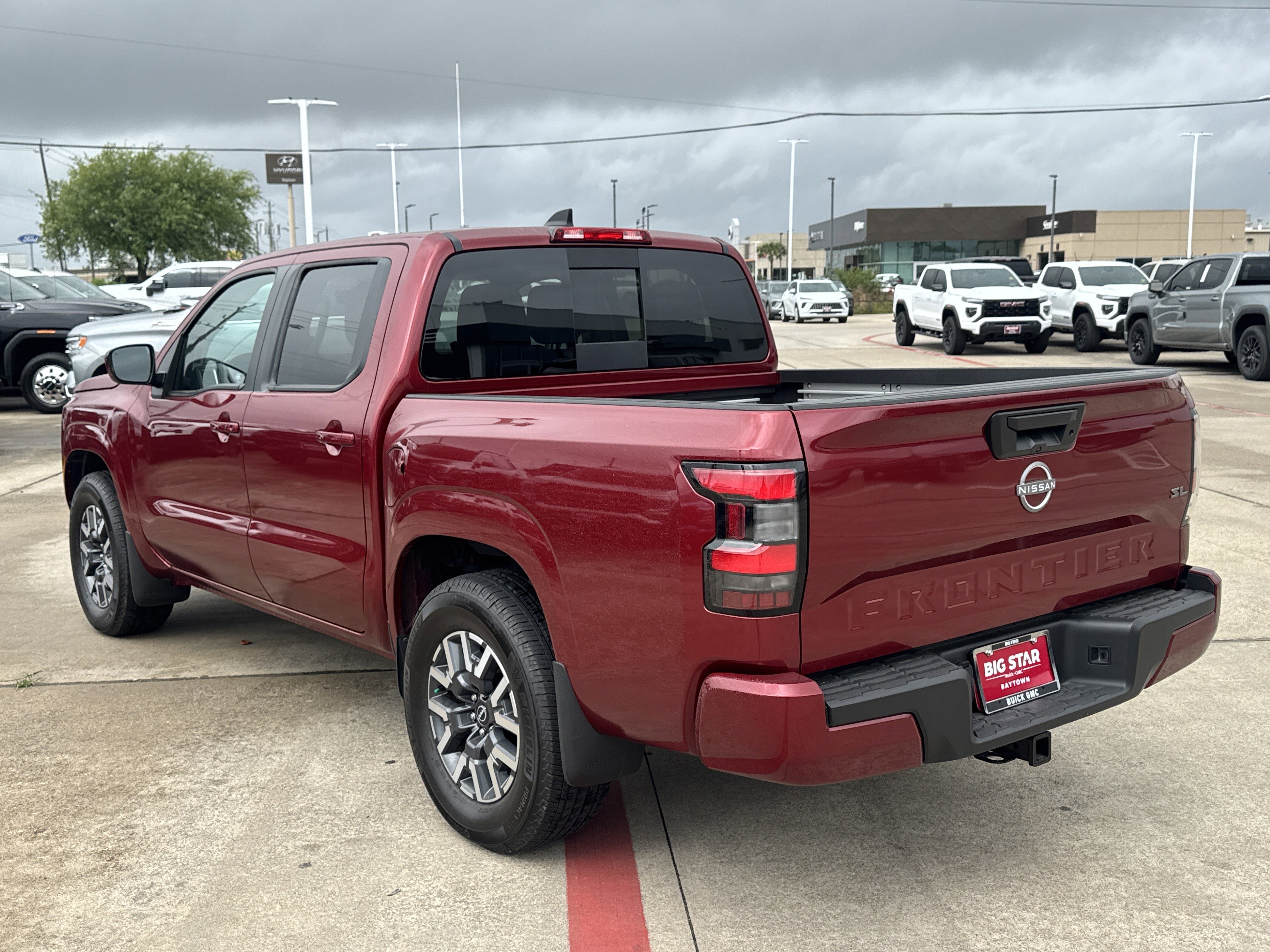 Used 2024 Nissan Frontier SL image 11