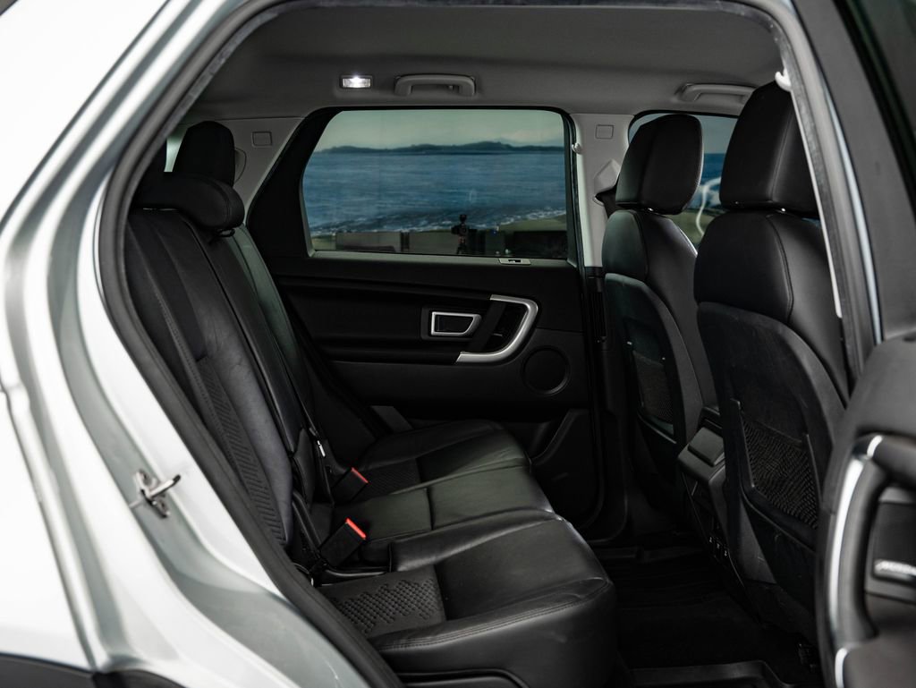 Used 2018 Land Rover Discovery Sport SE image 42