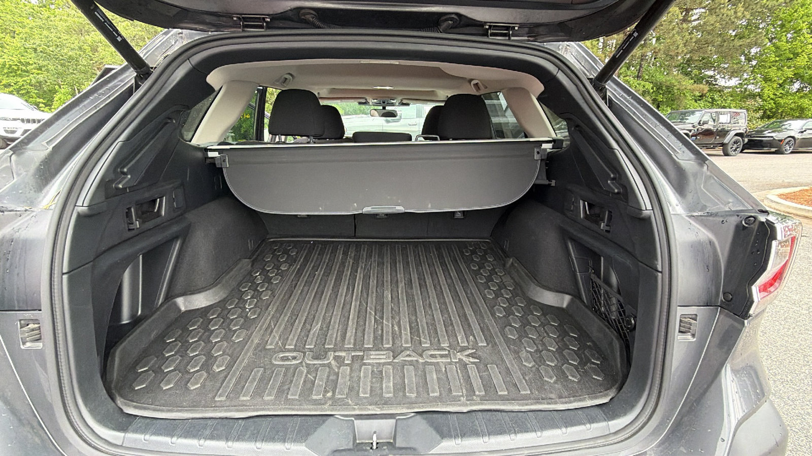 Used 2025 Subaru Outback Premium AWD/4WD image 13