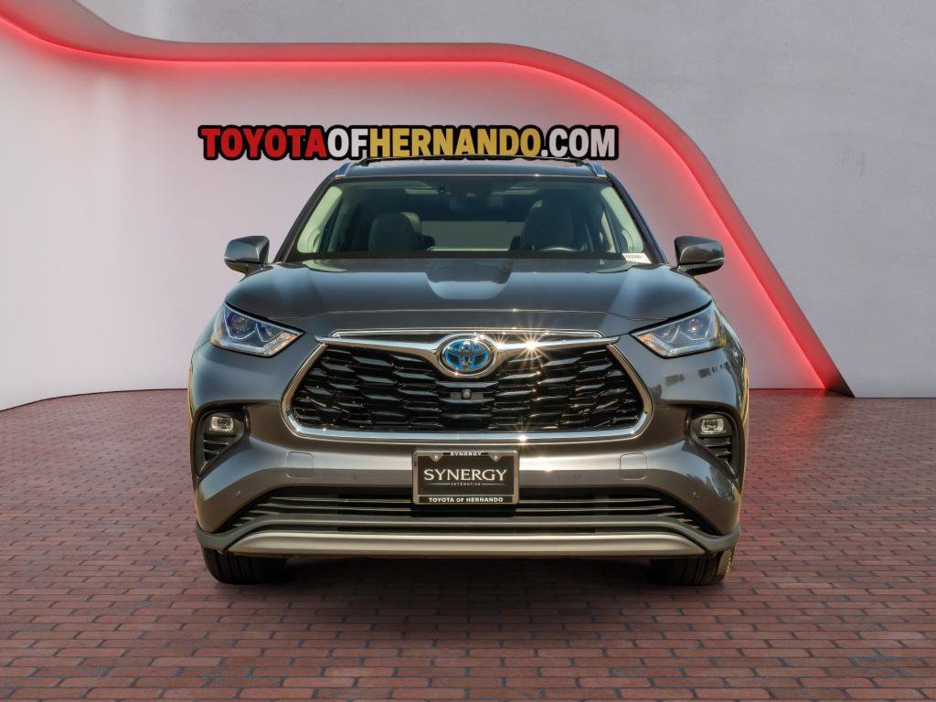 Used 2022 Toyota Highlander Platinum AWD/4WD image 2