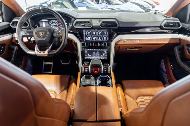 Used 2022 Lamborghini Urus AWD/4WD image 21