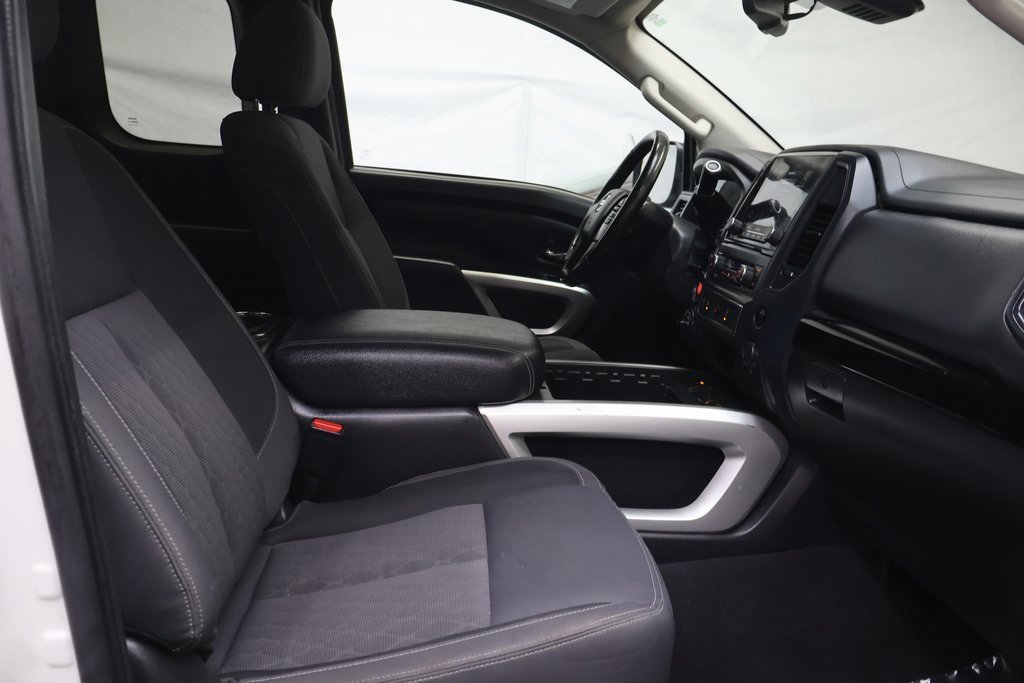 Used 2022 Nissan Titan SV image 10