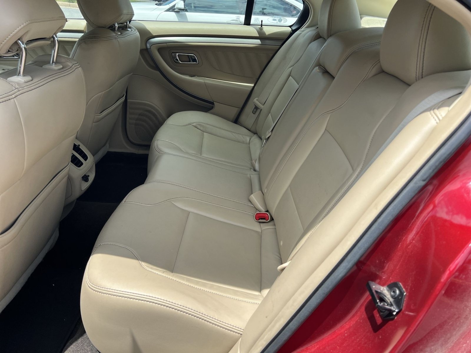 Used 2013 Ford Taurus SEL FWD image 22