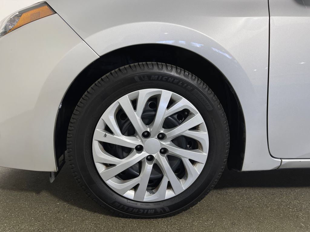 Used 2017 Toyota Corolla LE w/ Carpet Mat Package (TMS) FWD image 11