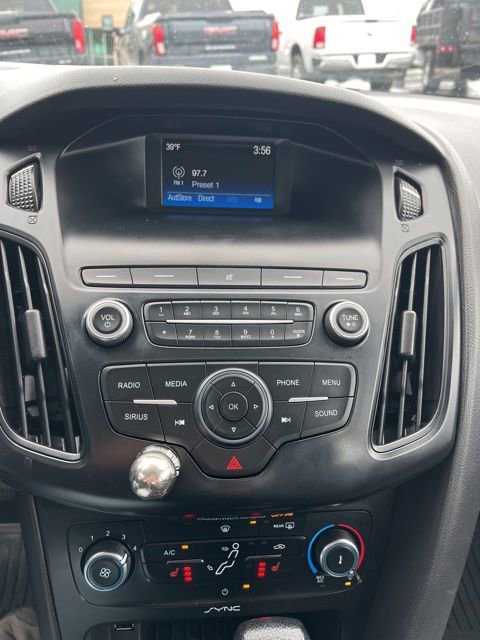 Used 2018 Ford Focus SE w/ SE Appearance Package FWD image 43