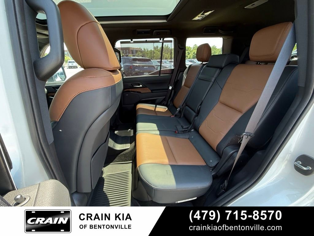 Used 2025 Lexus GX 550 w/ Accessory Package (2T) AWD/4WD image 22