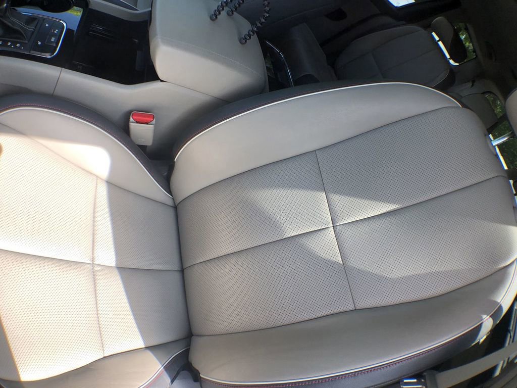 Used 2018 Kia Sedona EX image 30