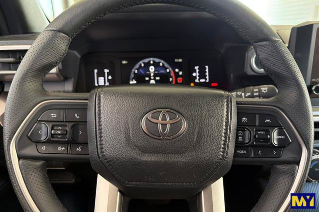 Used 2025 Toyota 4Runner SR5 AWD/4WD image 31