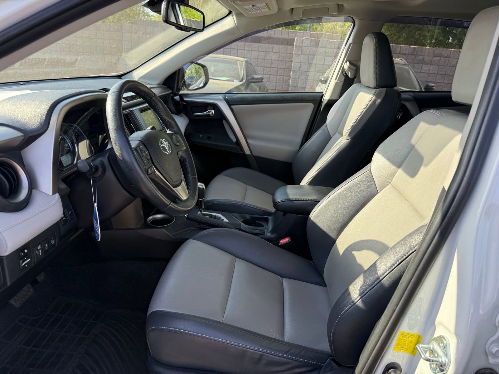 Used 2014 Toyota RAV4 Limited w/ Technology Package image 13