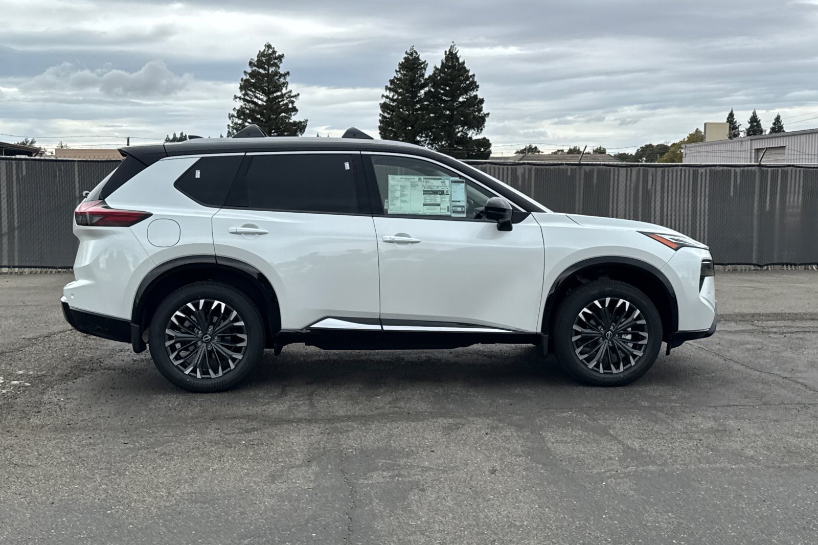 New 2026 Nissan Rogue Platinum AWD/4WD image 3