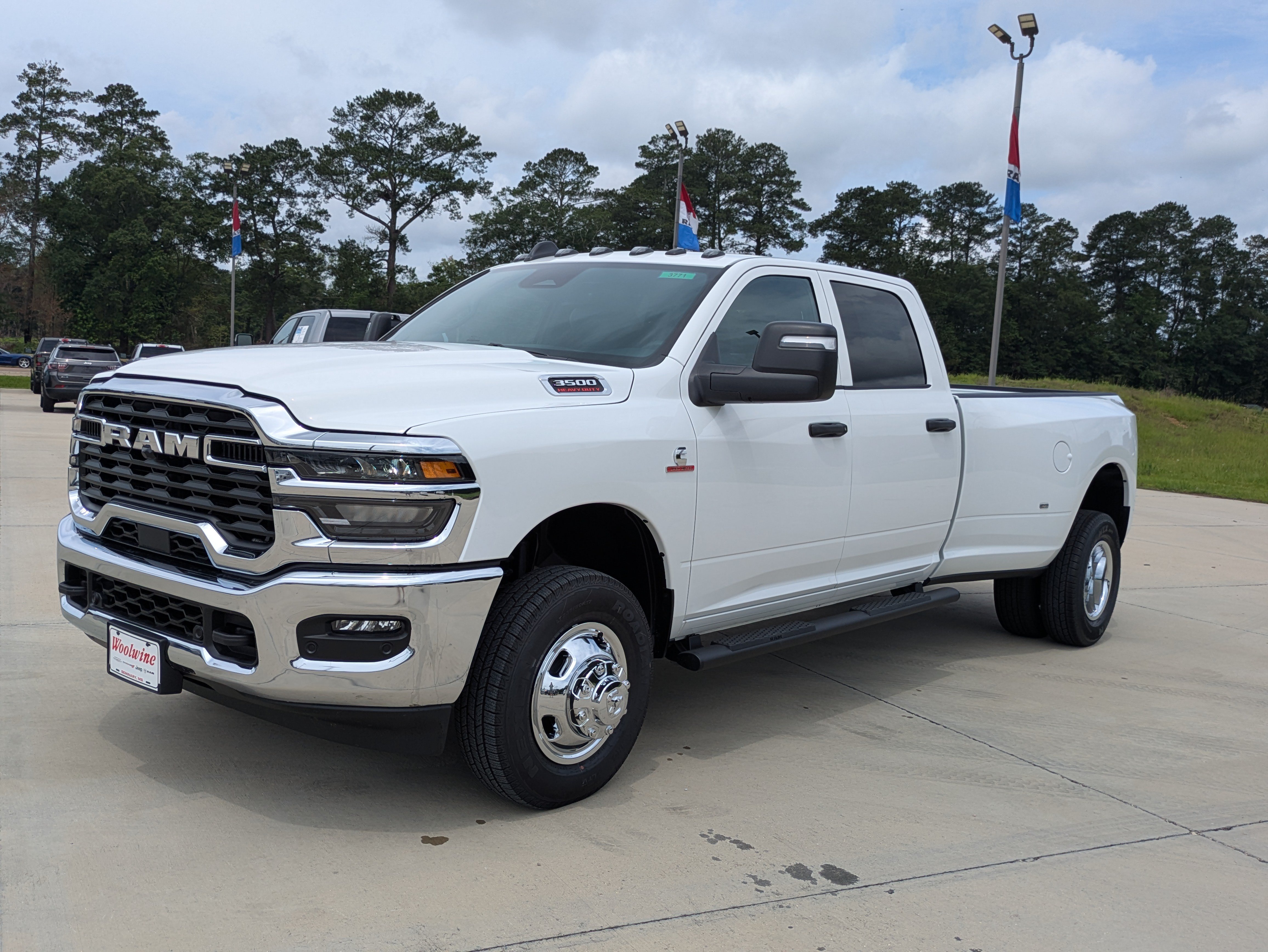 New 2026 RAM 3500 Tradesman AWD/4WD image 4