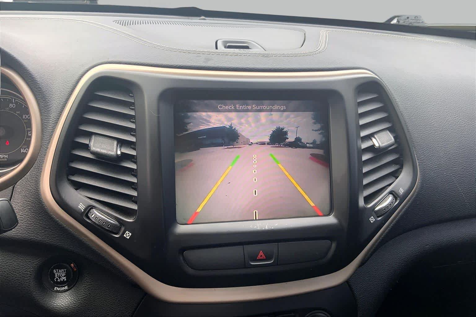Used 2015 Jeep Cherokee Latitude w/ Comfort/Convenience Group FWD image 29