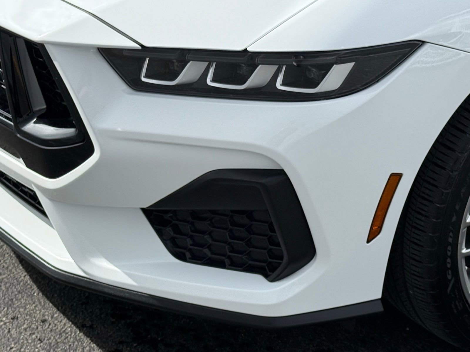 Used 2024 Ford Mustang GT Premium image 9