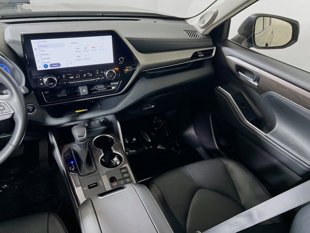 Used 2023 Toyota Highlander Limited image 21