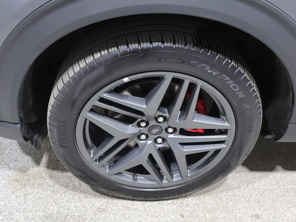 Used 2025 Ford Explorer ST-Line w/ ST-Line Street Pack AWD/4WD image 9