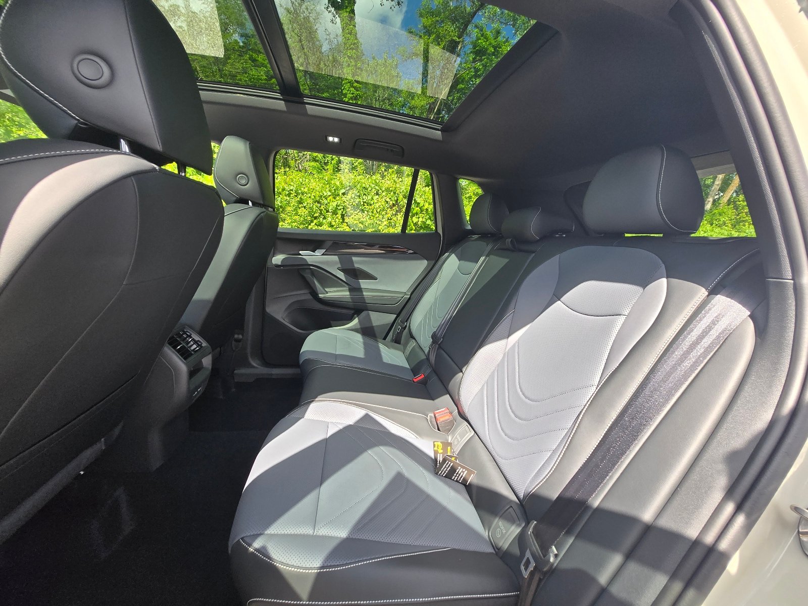 New 2026 Volkswagen Tiguan SE R-Line AWD/4WD image 16
