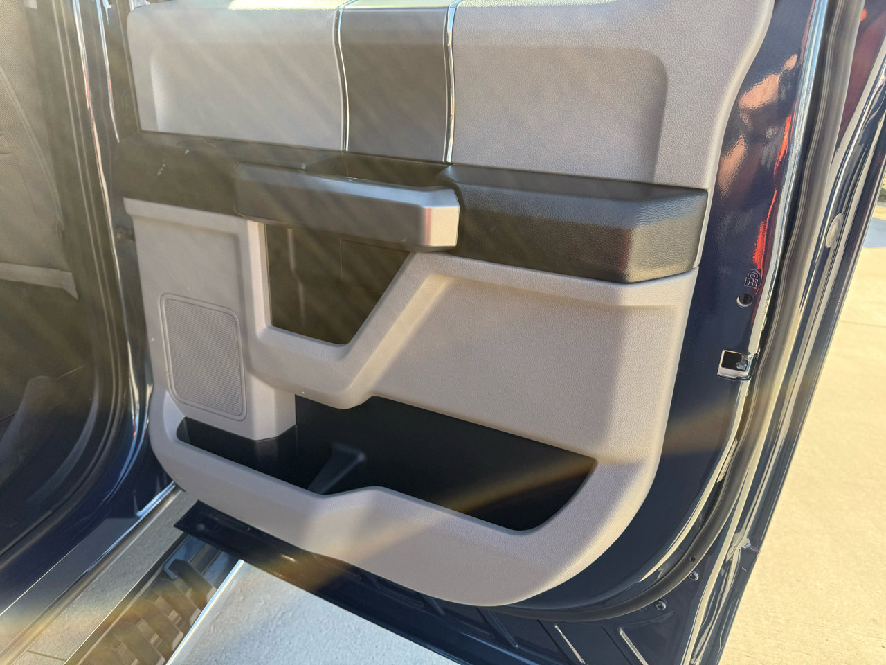 Used 2019 Ford F350 XLT w/ XLT Premium Package image 18