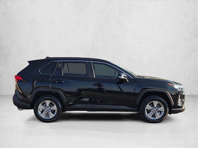 Used 2022 Toyota RAV4 LE AWD/4WD image 4