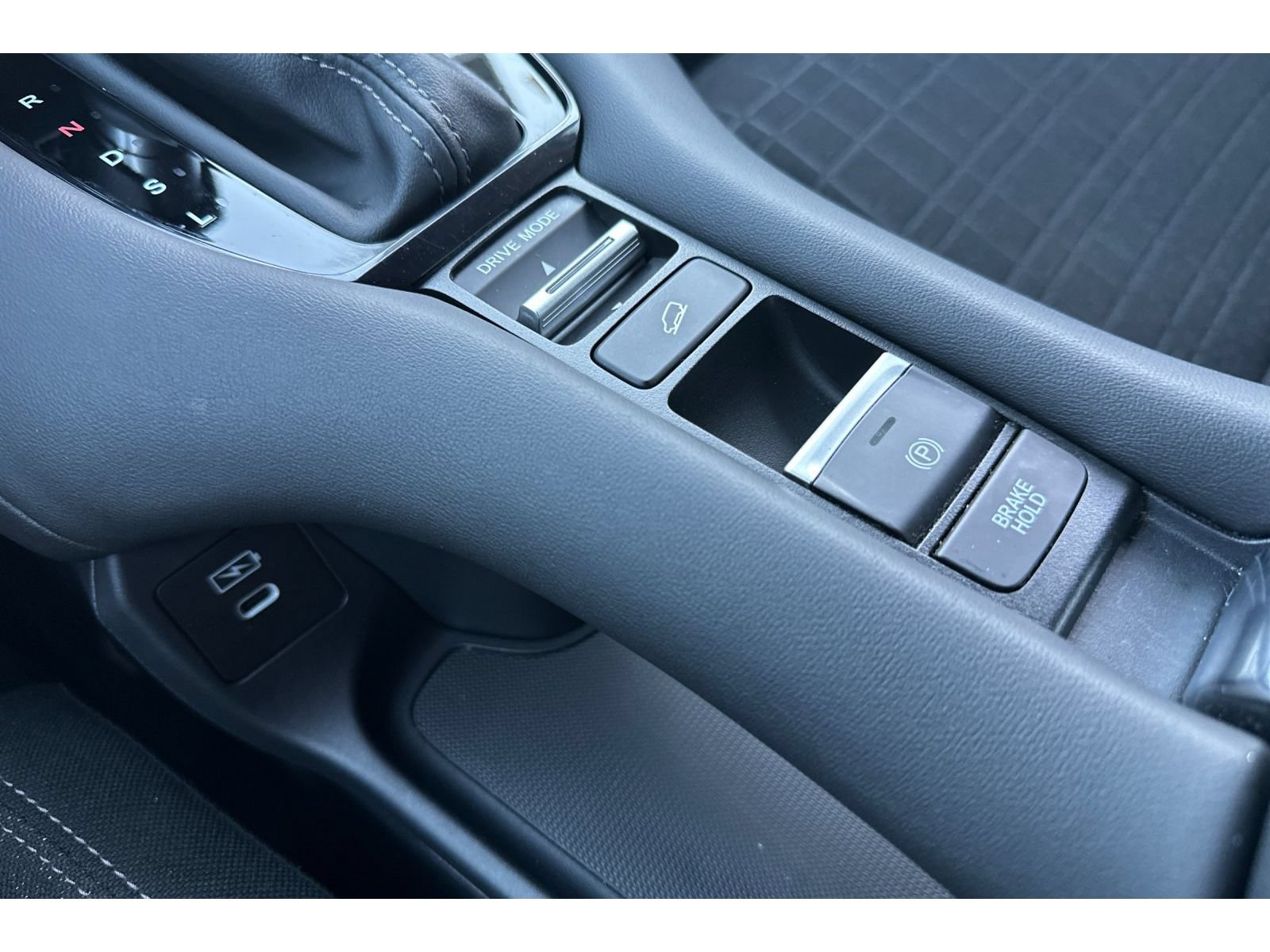 Used 2024 Honda HR-V LX image 32