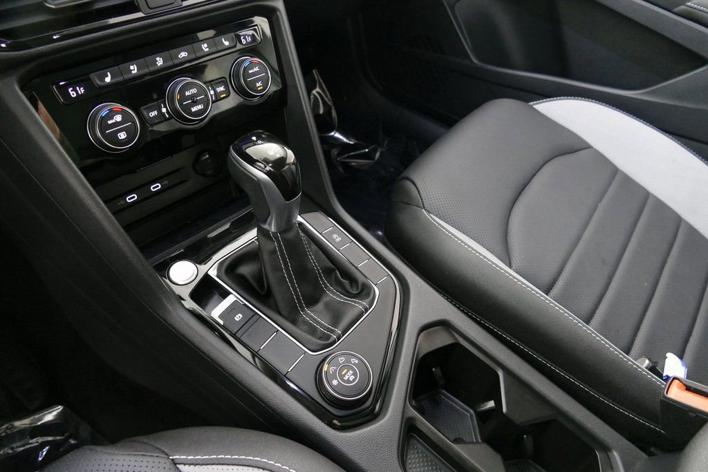 Used 2024 Volkswagen Taos SEL image 20