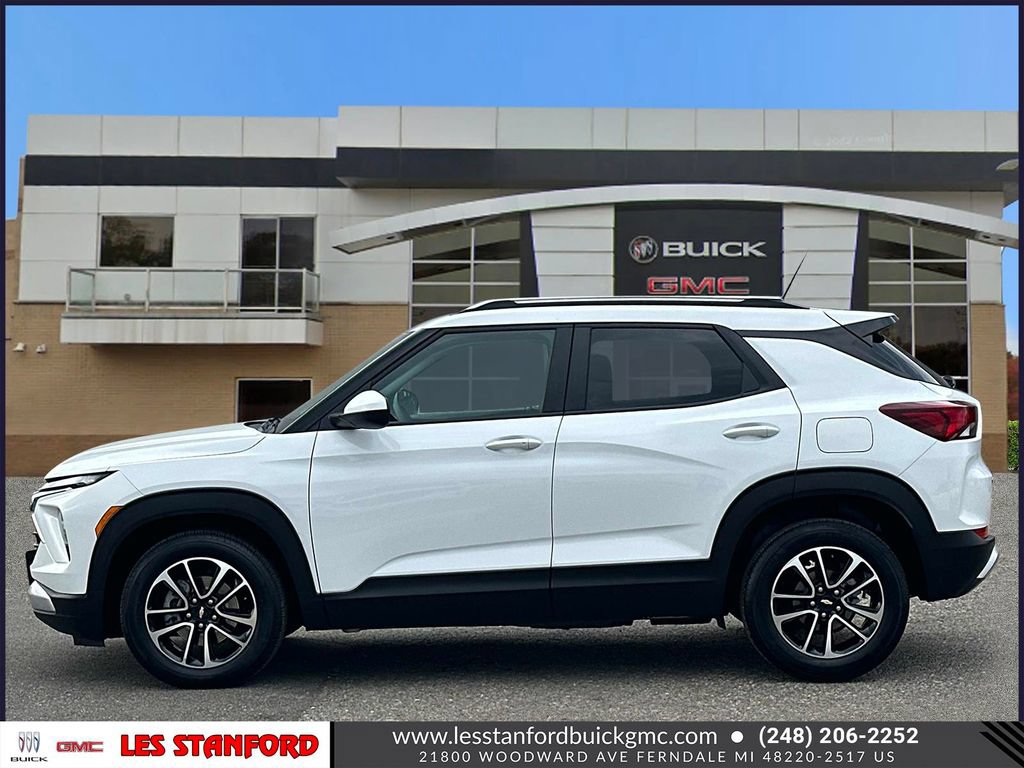 Used 2025 Chevrolet TrailBlazer LT FWD image 2