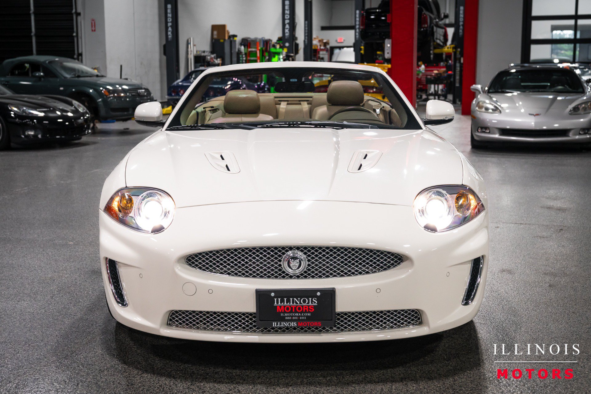 Used 2010 Jaguar XKR R RWD image 8