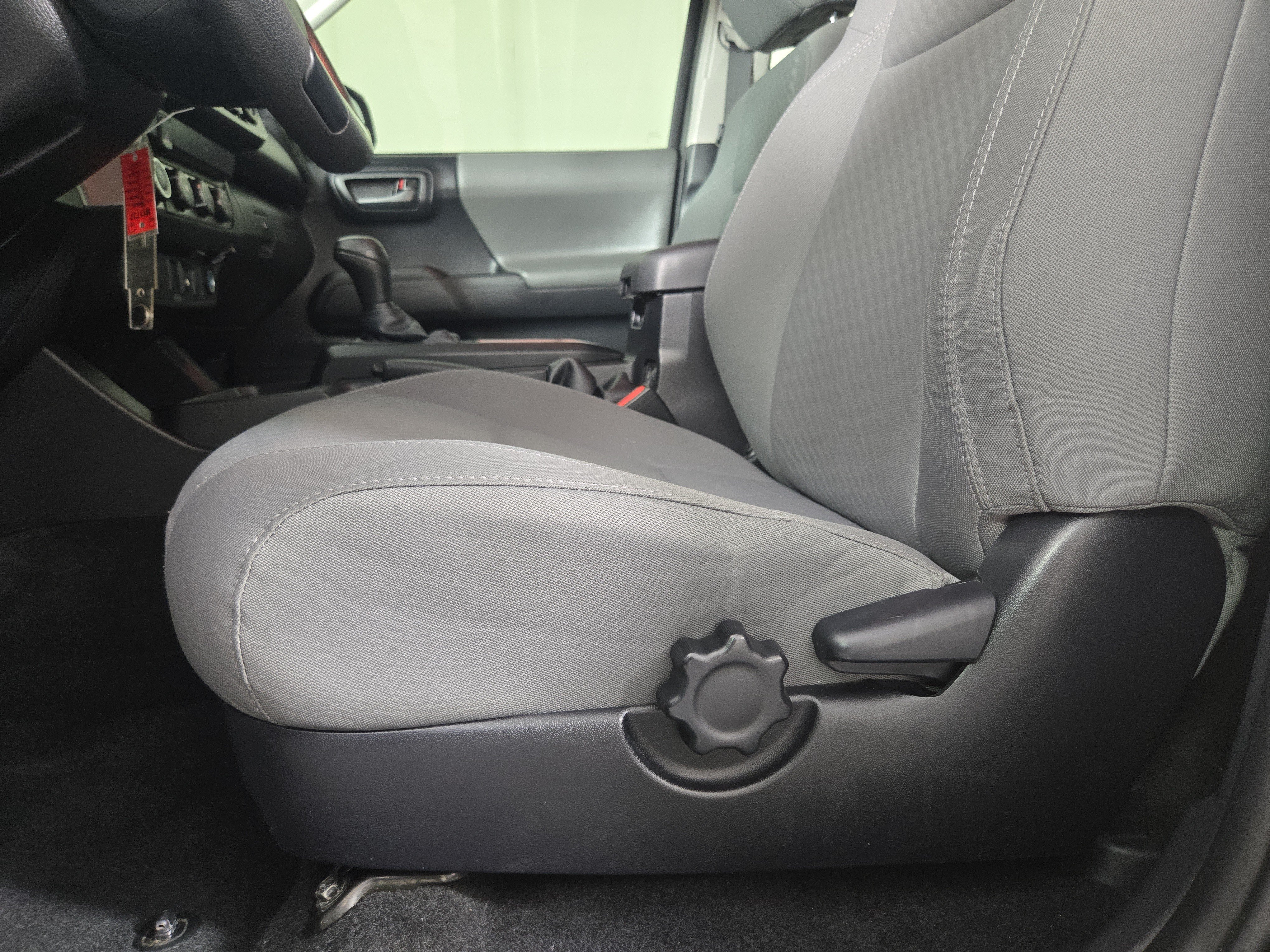 Used 2020 Toyota Tacoma SR AWD/4WD image 28