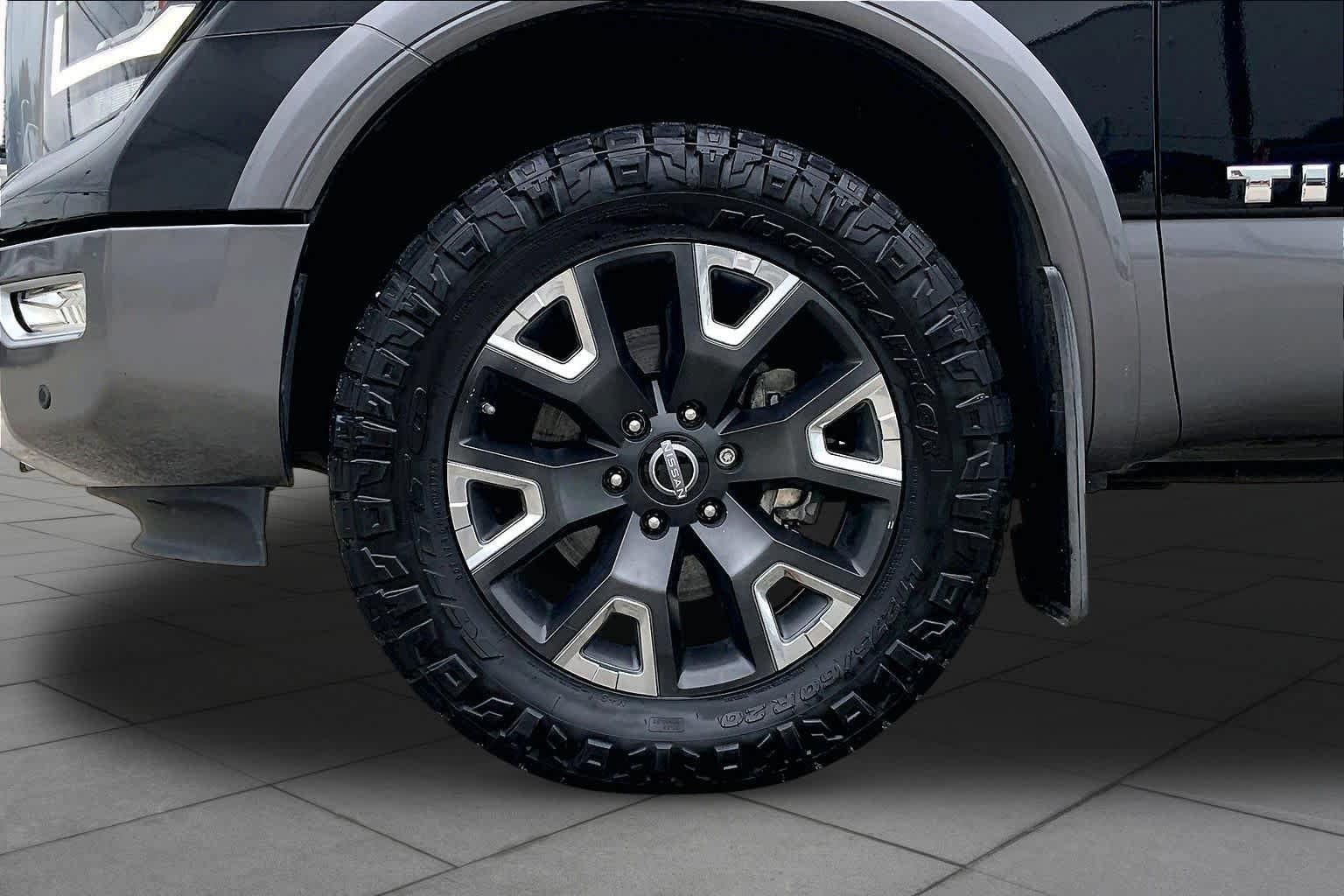Used 2023 Nissan Titan Platinum Reserve w/ Moonroof Package AWD/4WD image 11