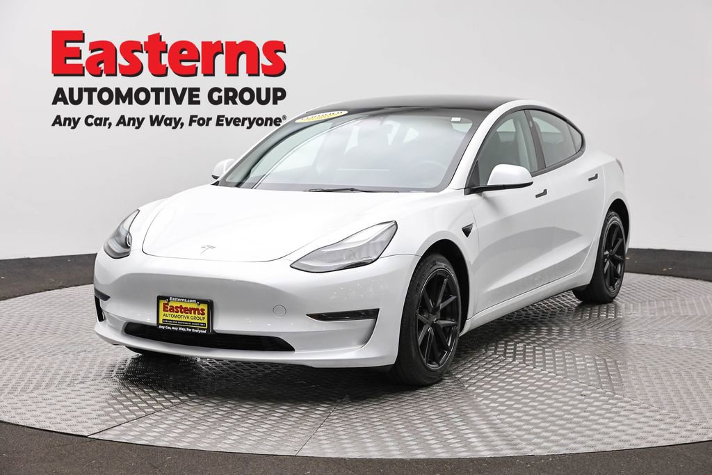 Used 2023 Tesla Model 3 Standard Range image 1